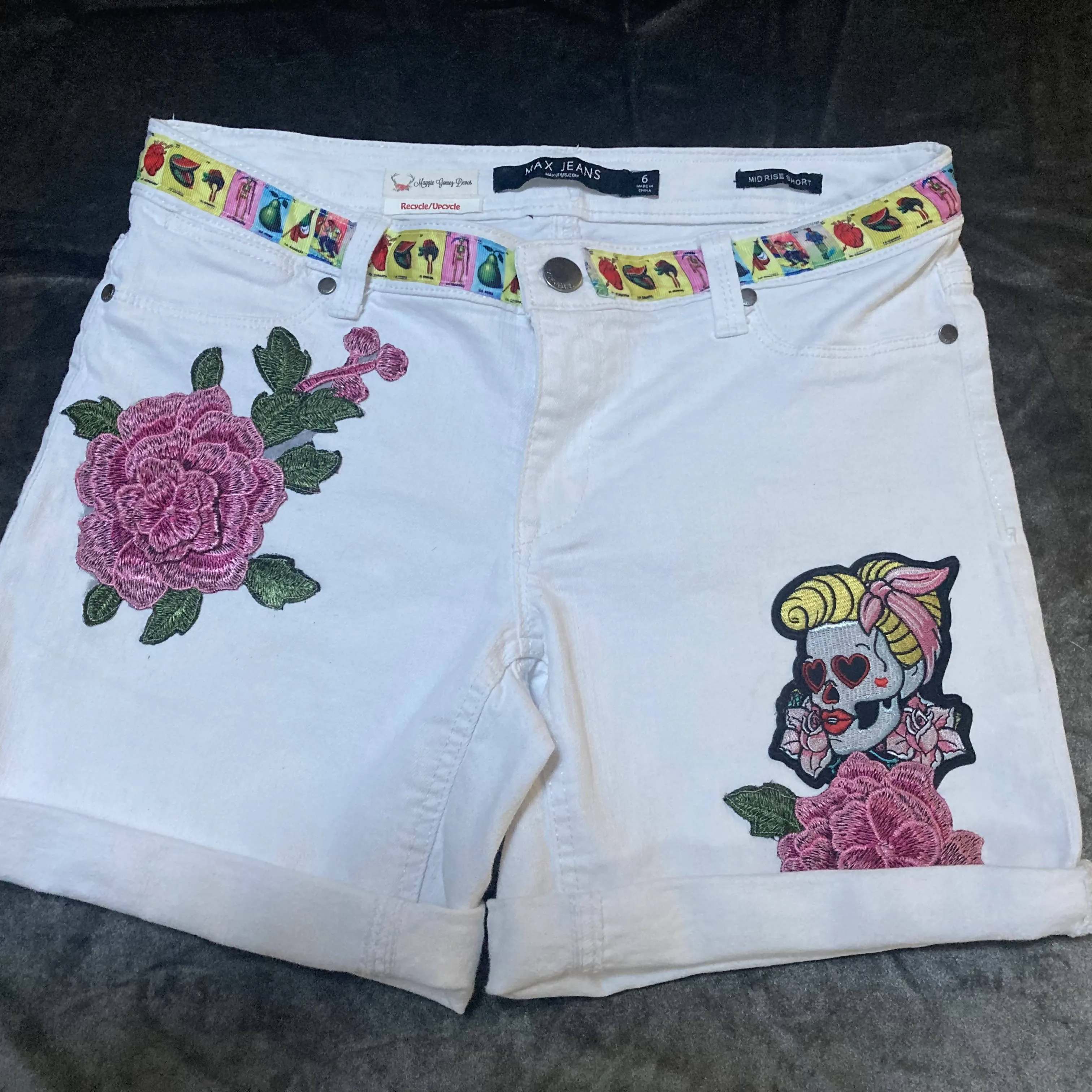 Maggie Devos-White embellished shorts-skull - Size 6