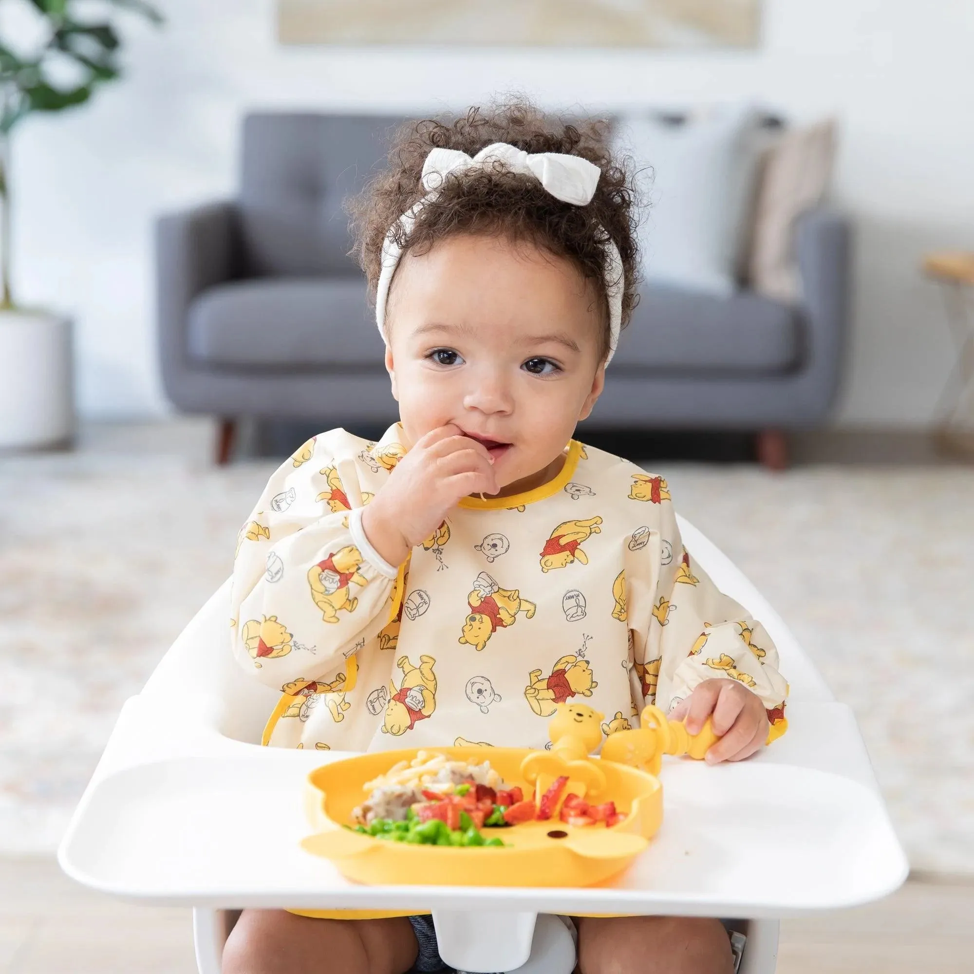 Sleeved Bib: Winnie Loves Hunny